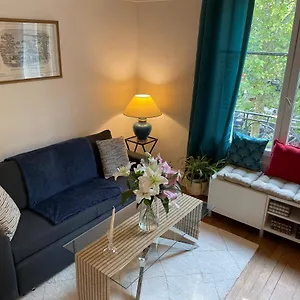 magnifique-appartement-parisien-au-pied-de-la-tour-eiffel.fr-paris.fr/
