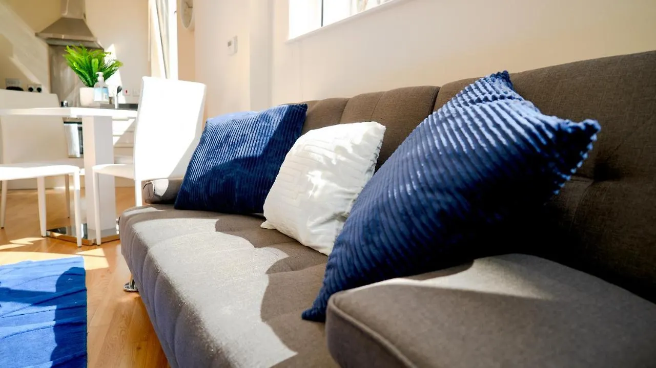 Comfy Spacious Apartment In Canary Wharf London 0*,