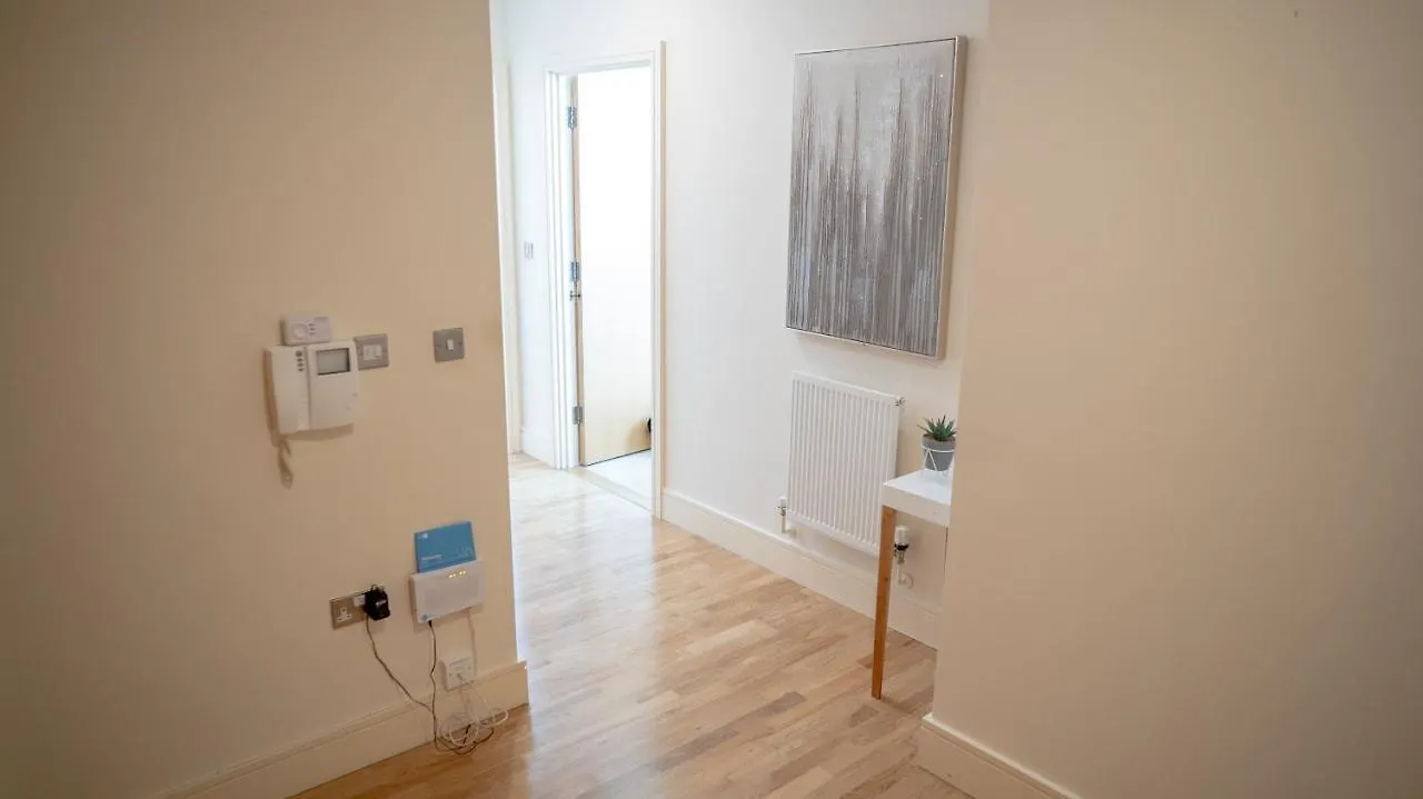 Comfy Spacious Apartment In Canary Wharf London