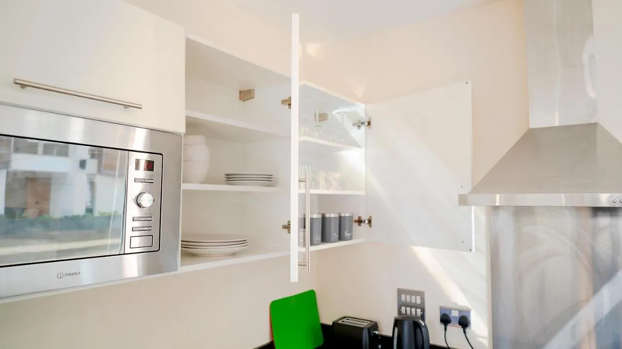 Comfy Spacious Apartment In Canary Wharf London